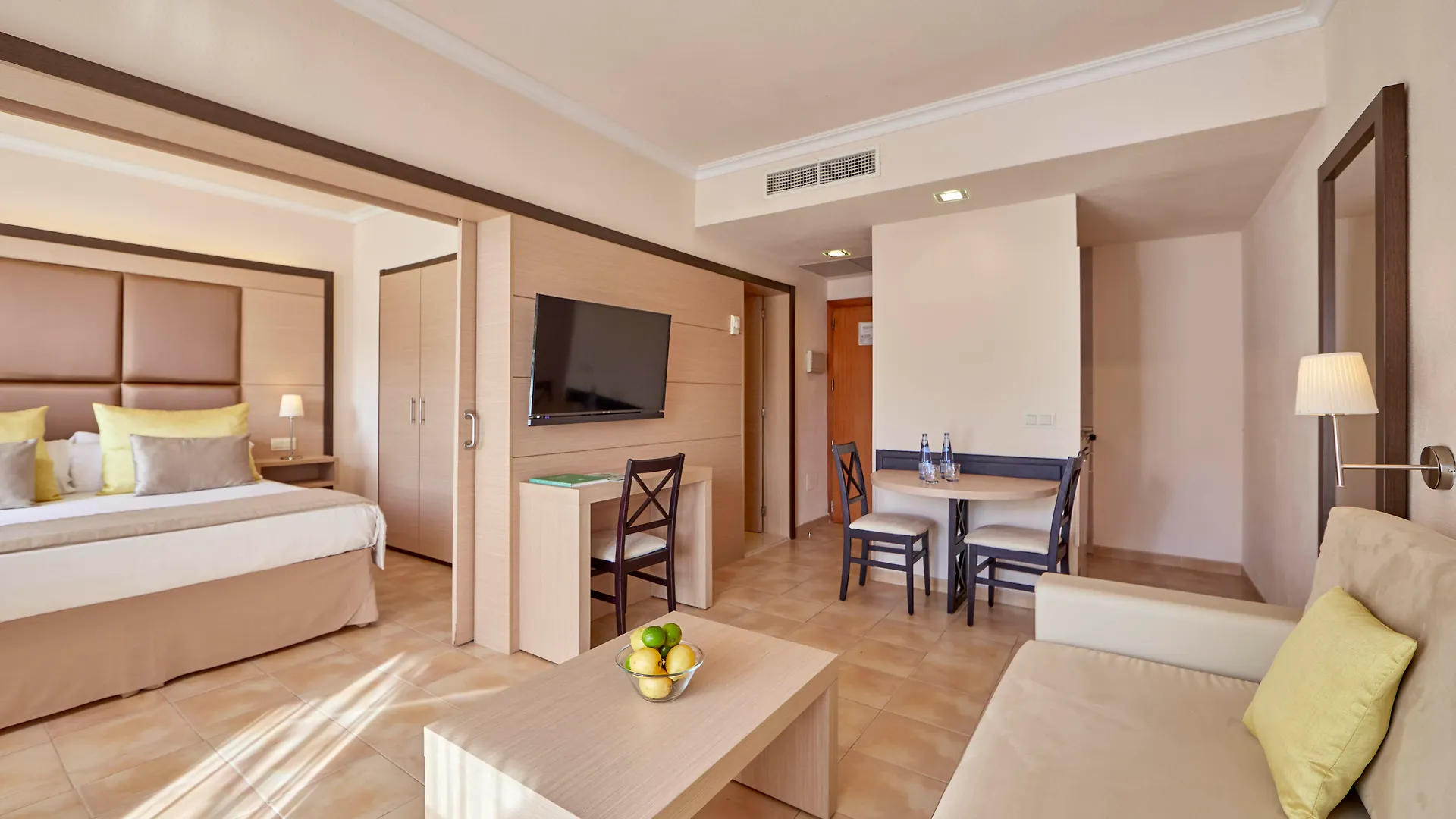 Zafiro Cala Mesquida Aparthotel
