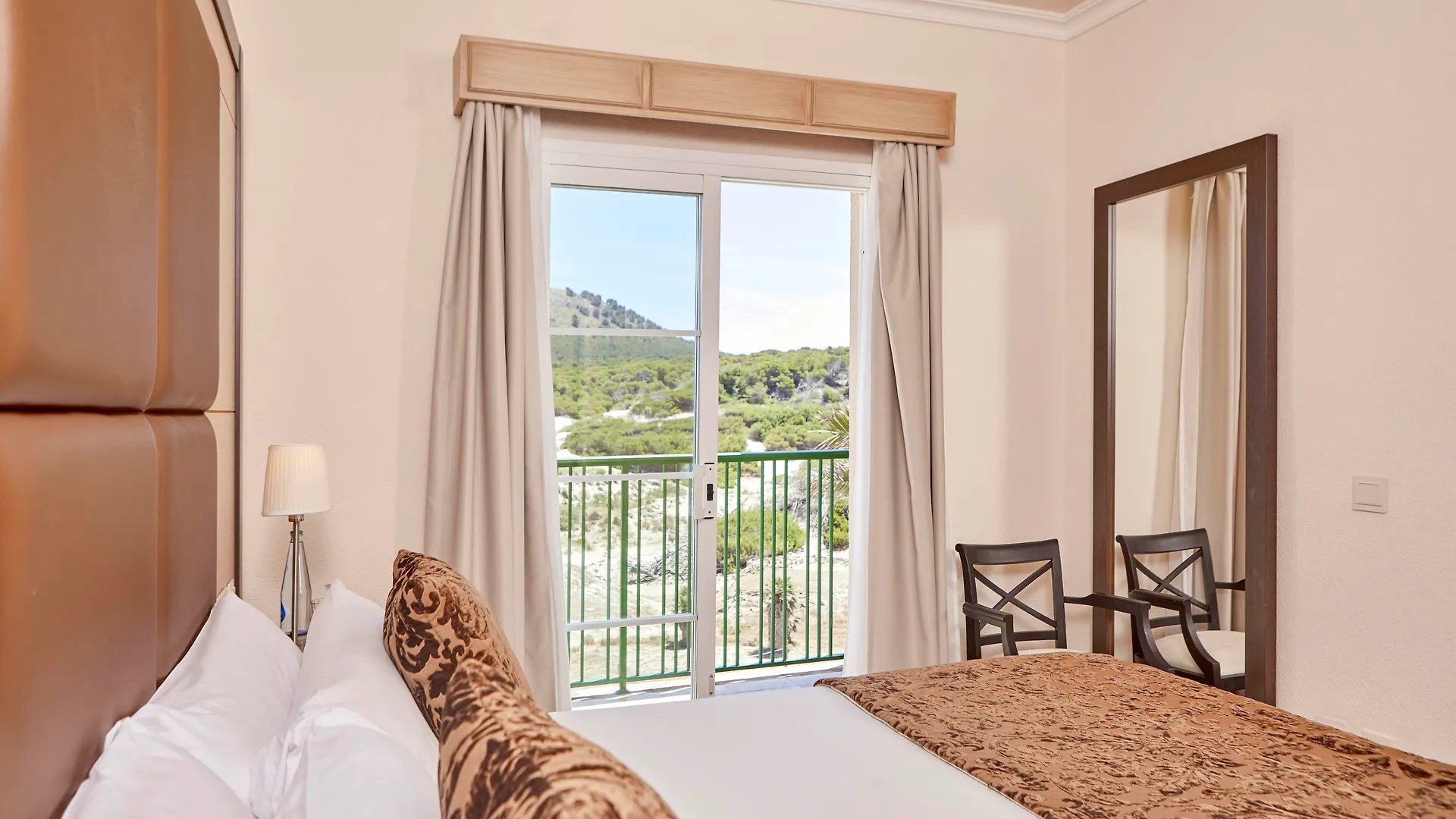 Zafiro Cala Mesquida Aparthotel