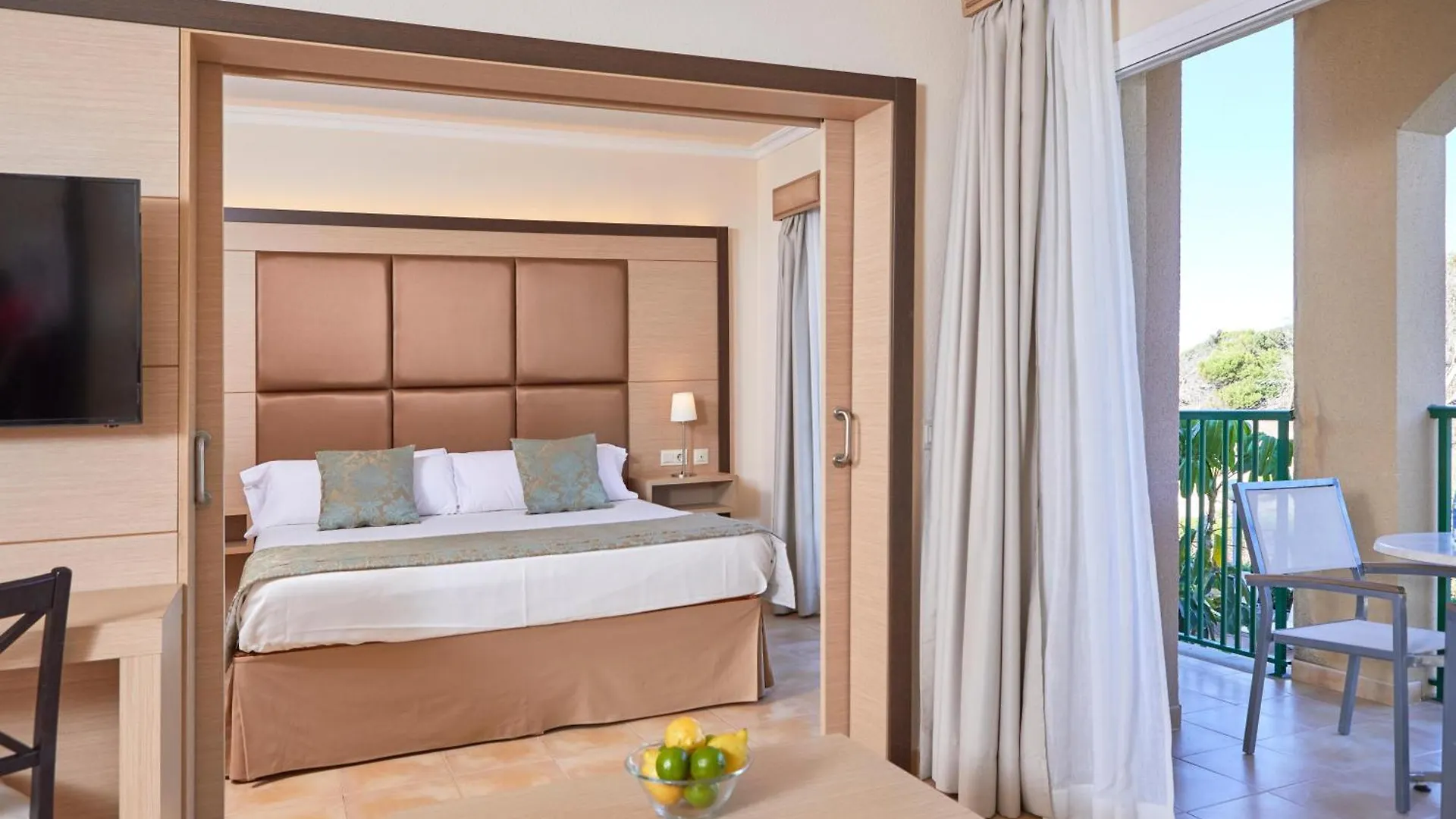 Zafiro Cala Mesquida Aparthotel